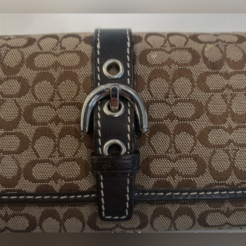 COACH Vintage Brown Canvas Leather Wallet Buckle Detail, Magnetic Closure GUC - Picture 2 of 7